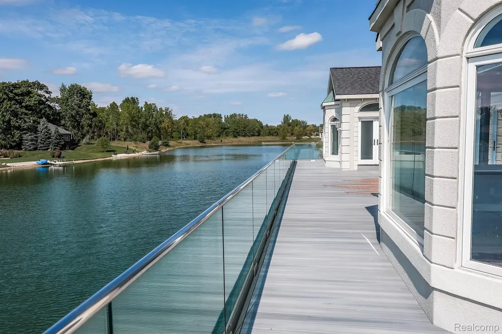 68373 Lake Angela Pointe Richmond City MI 48062