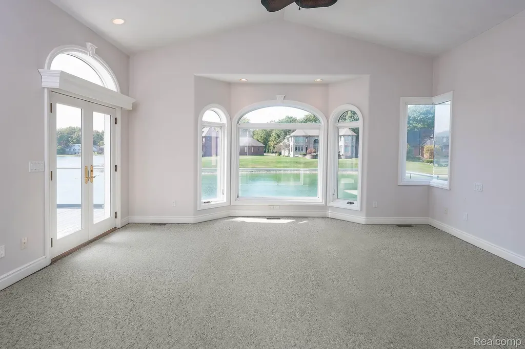 68373 Lake Angela Pointe Richmond City MI 48062