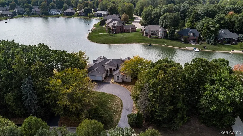 68373 Lake Angela Pointe Richmond City MI 48062