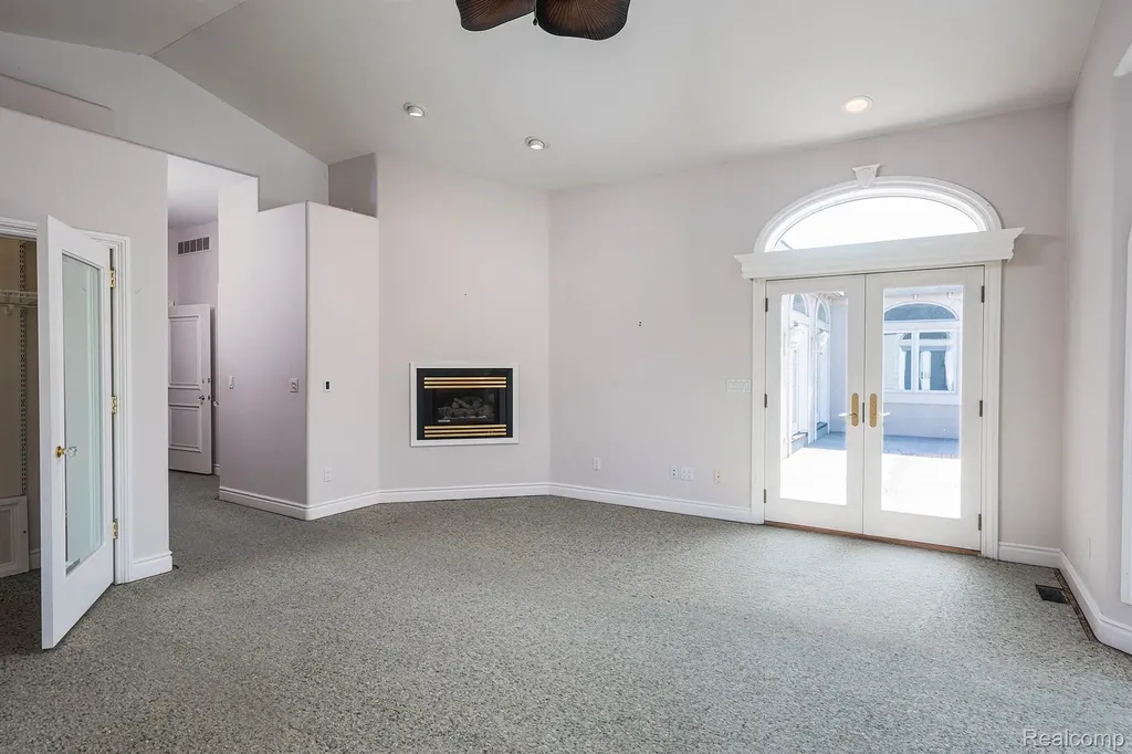 68373 Lake Angela Pointe Richmond City MI 48062