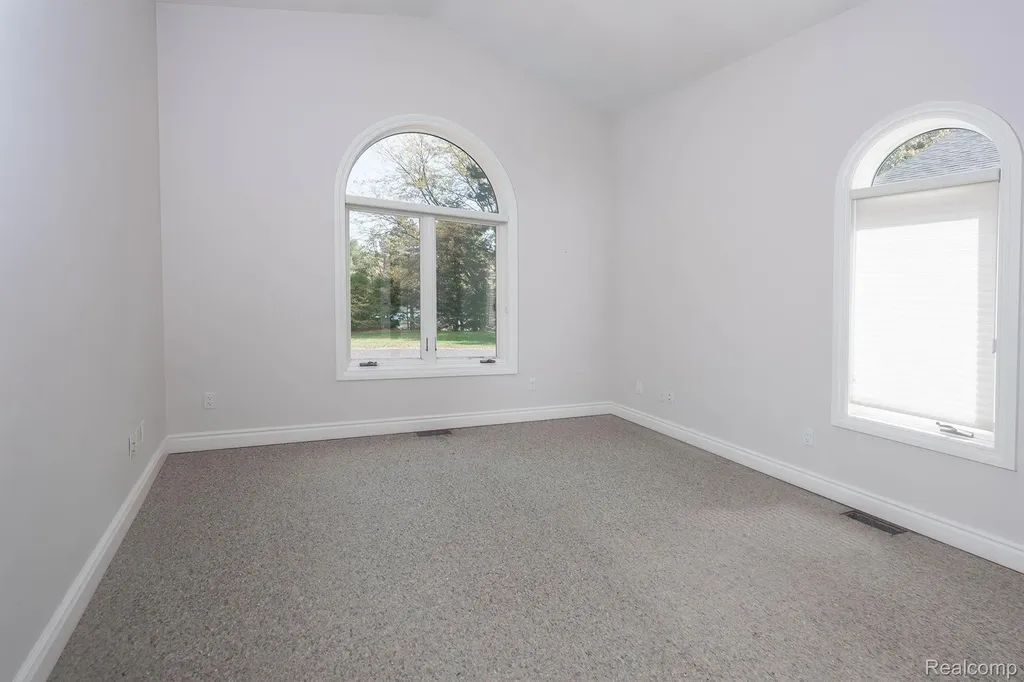 68373 Lake Angela Pointe Richmond City MI 48062