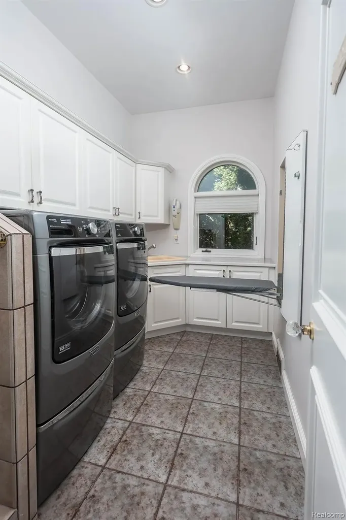 68373 Lake Angela Pointe Richmond City MI 48062