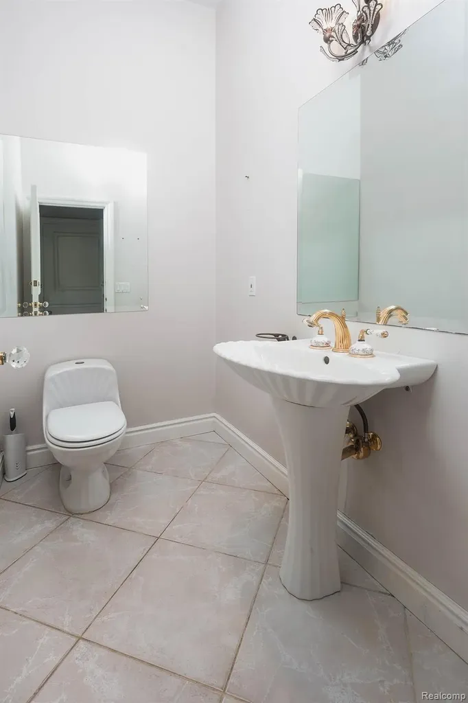 68373 Lake Angela Pointe Richmond City MI 48062