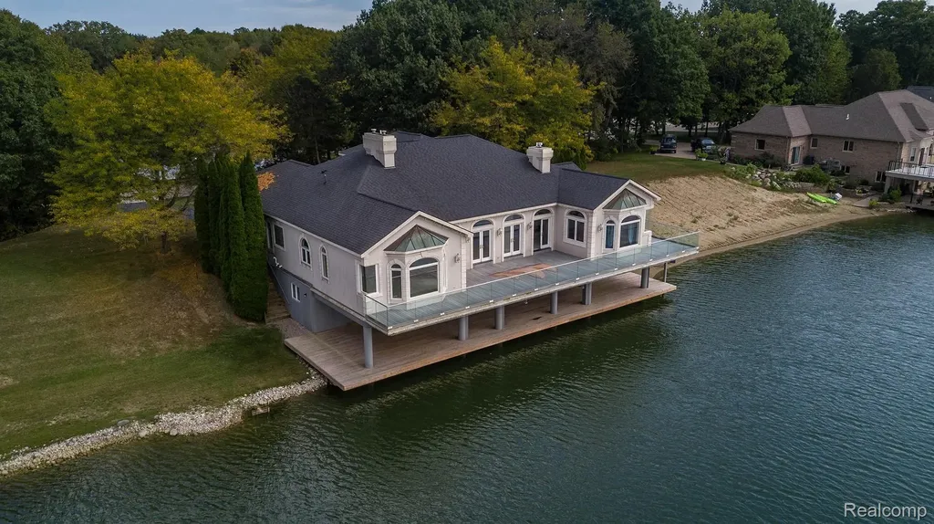 68373 Lake Angela Pointe Richmond City MI 48062