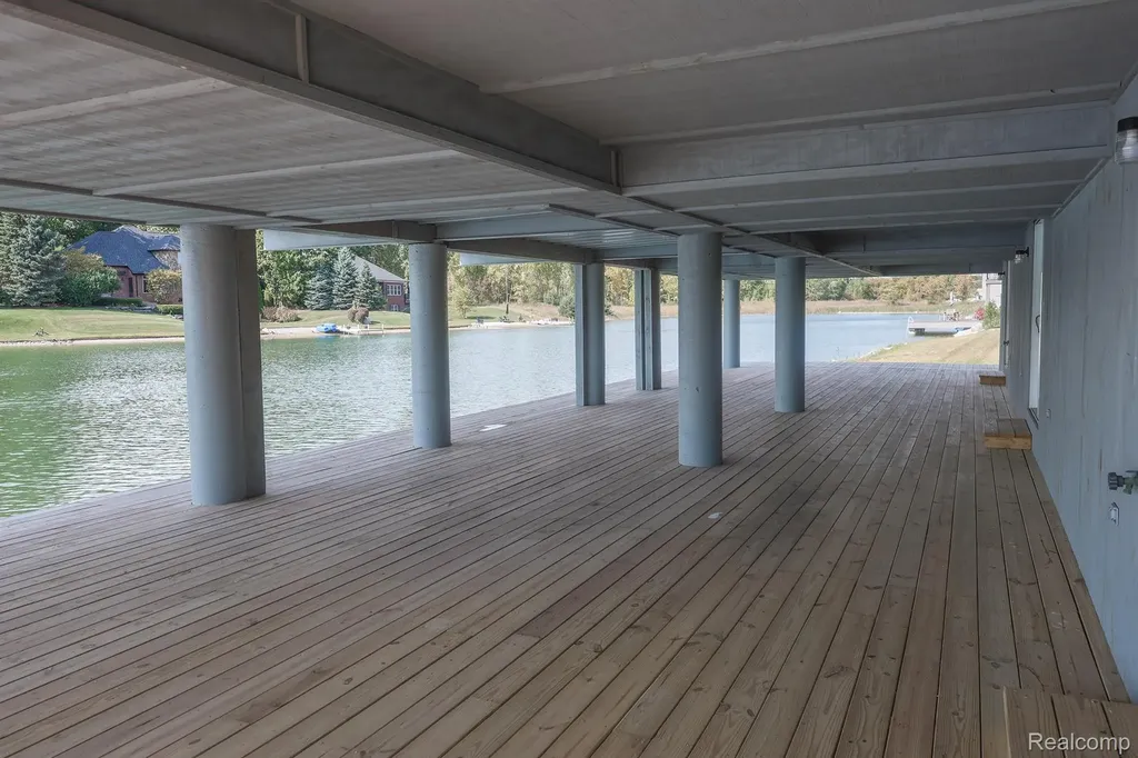 68373 Lake Angela Pointe Richmond City MI 48062