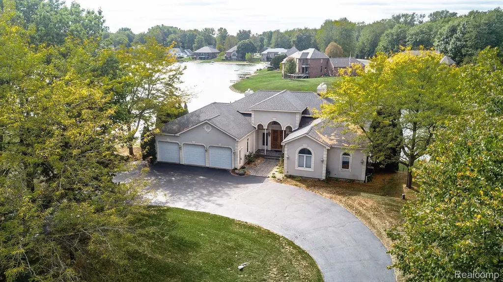 68373 Lake Angela Pointe Richmond City MI 48062