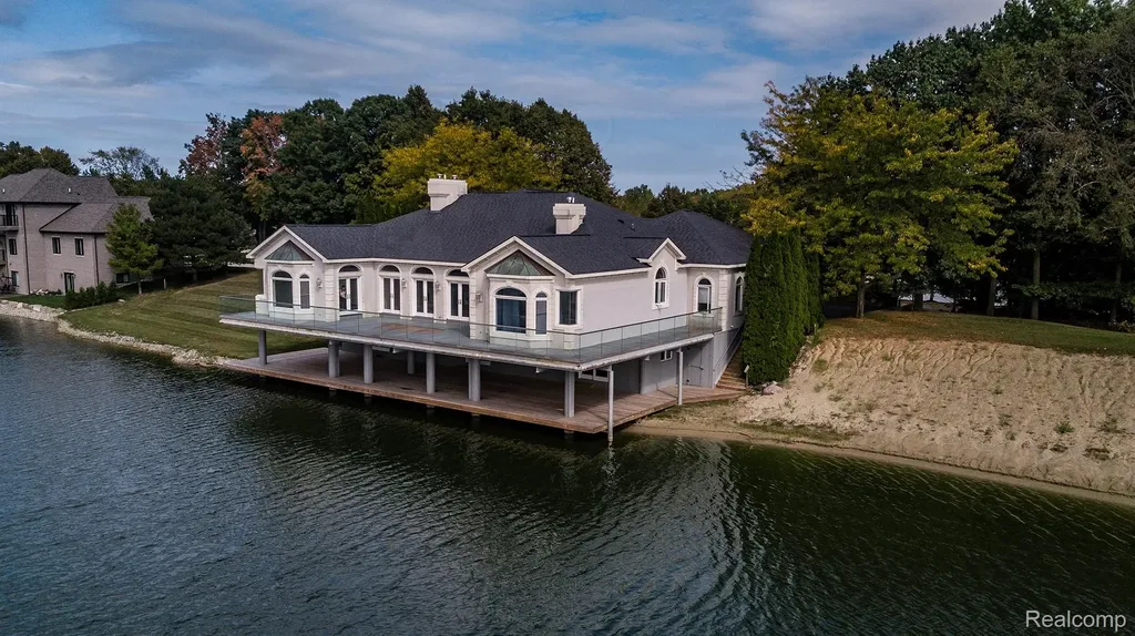 68373 Lake Angela Pointe Richmond City MI 48062