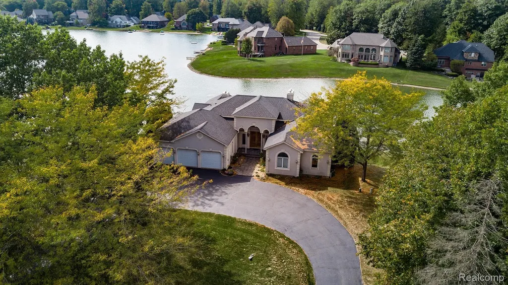 68373 Lake Angela Pointe Richmond City MI 48062