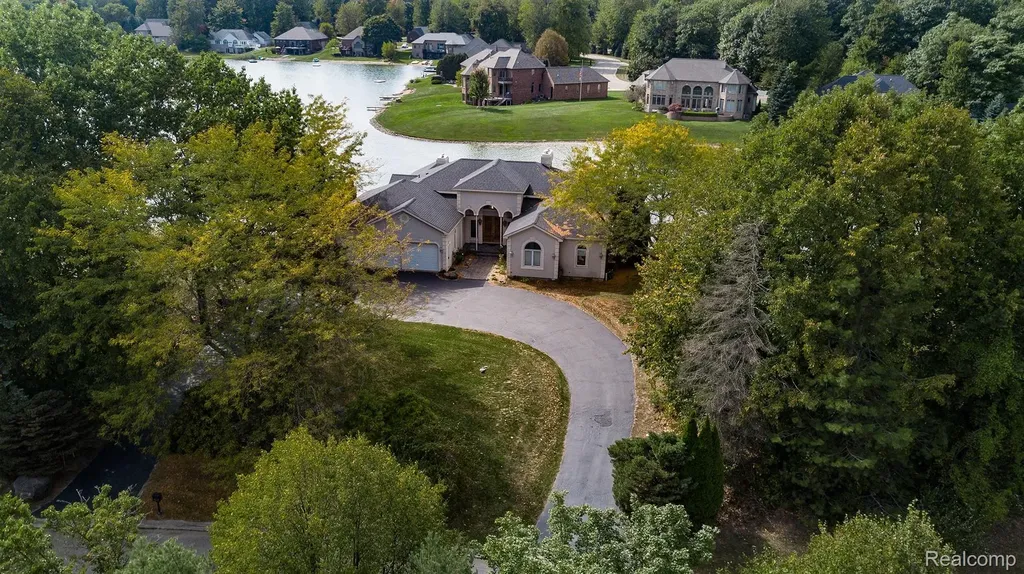 68373 Lake Angela Pointe Richmond City MI 48062