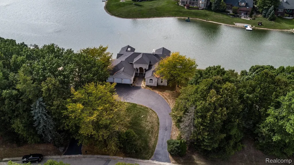 68373 Lake Angela Pointe Richmond City MI 48062