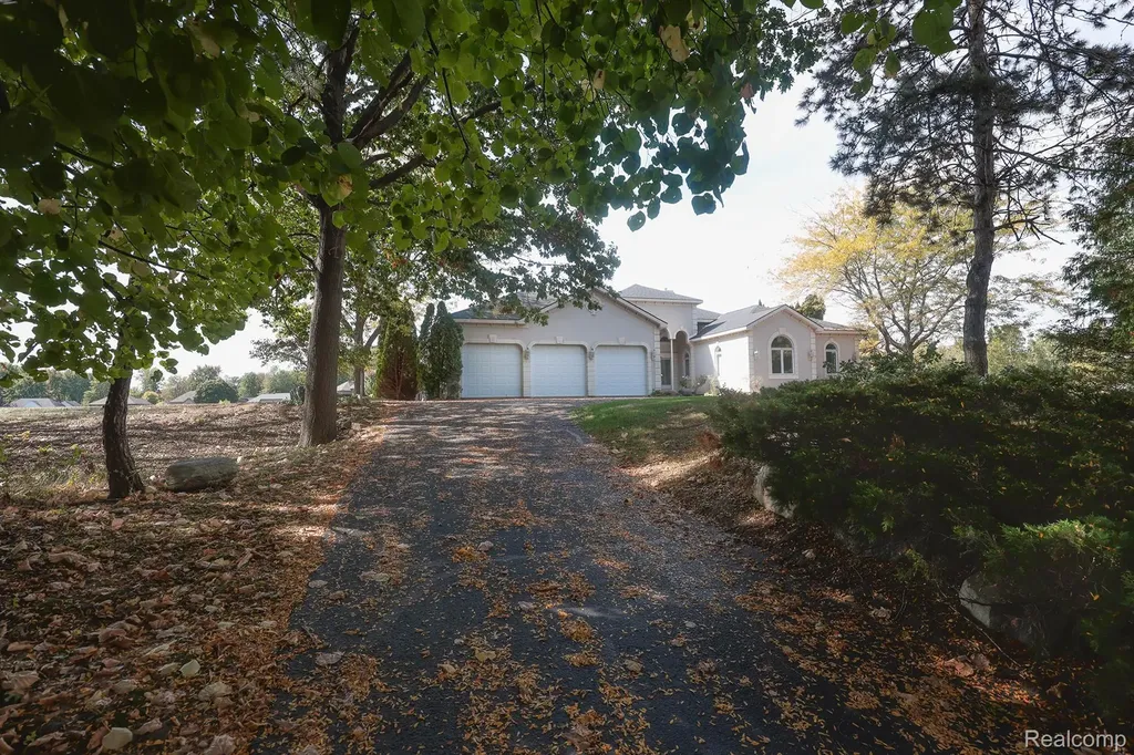 68373 Lake Angela Pointe Richmond City MI 48062