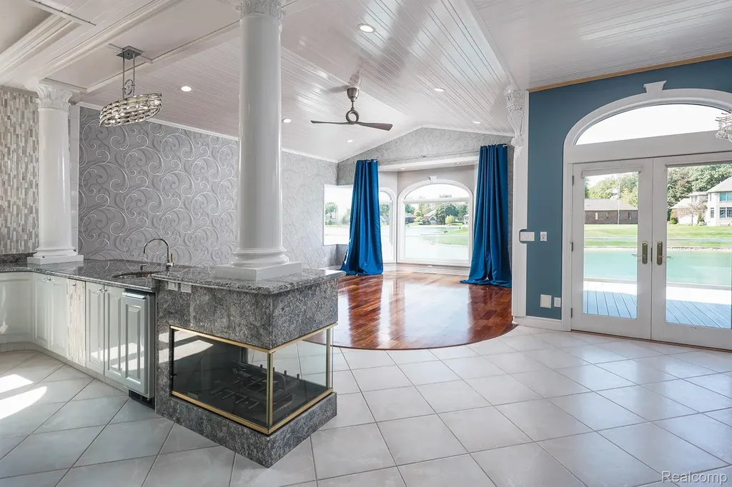 68373 Lake Angela Pointe Richmond City MI 48062