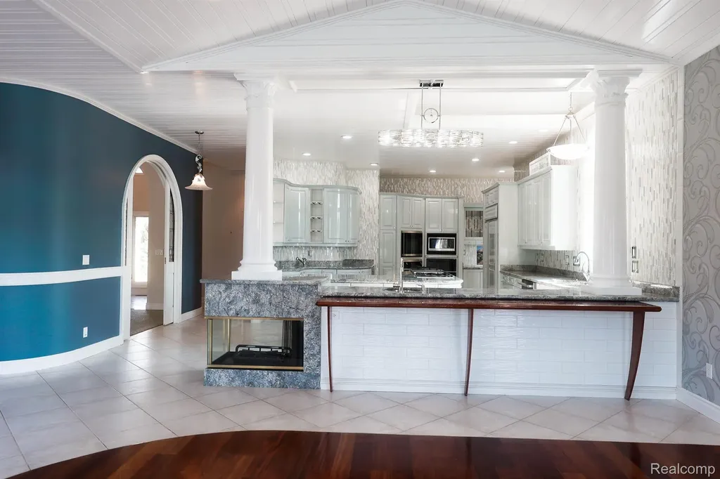 68373 Lake Angela Pointe Richmond City MI 48062