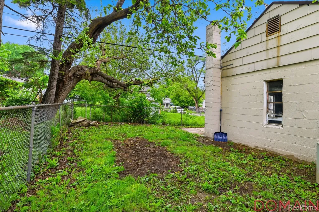 7285 Prospect Avenue Warren City MI 48091