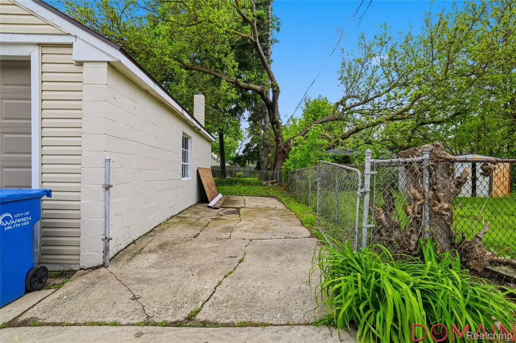 7285 Prospect Avenue Warren City MI 48091