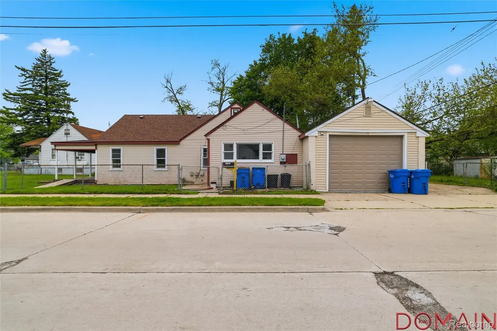 7285 Prospect Avenue Warren City MI 48091