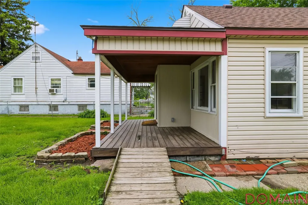 7285 Prospect Avenue Warren City MI 48091