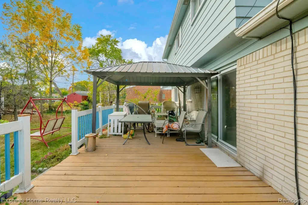 2338 Marlow Drive Warren City MI 48092