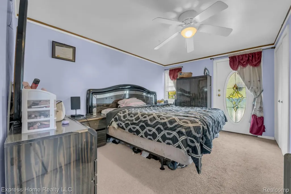 2338 Marlow Drive Warren City MI 48092