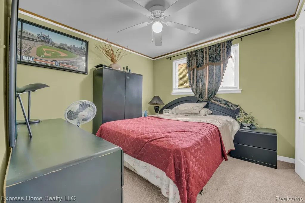 2338 Marlow Drive Warren City MI 48092