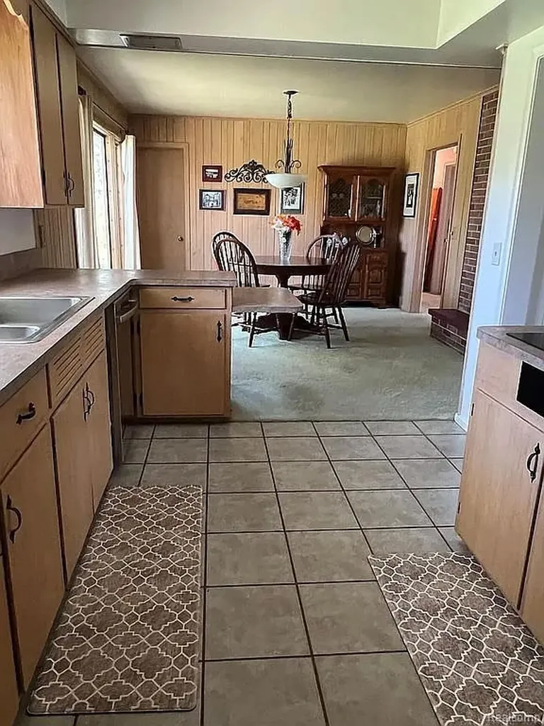 2507 Carlyle Drive Kalamazoo City MI 49008