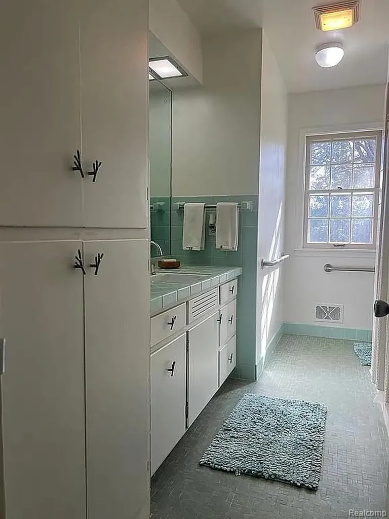2507 Carlyle Drive Kalamazoo City MI 49008