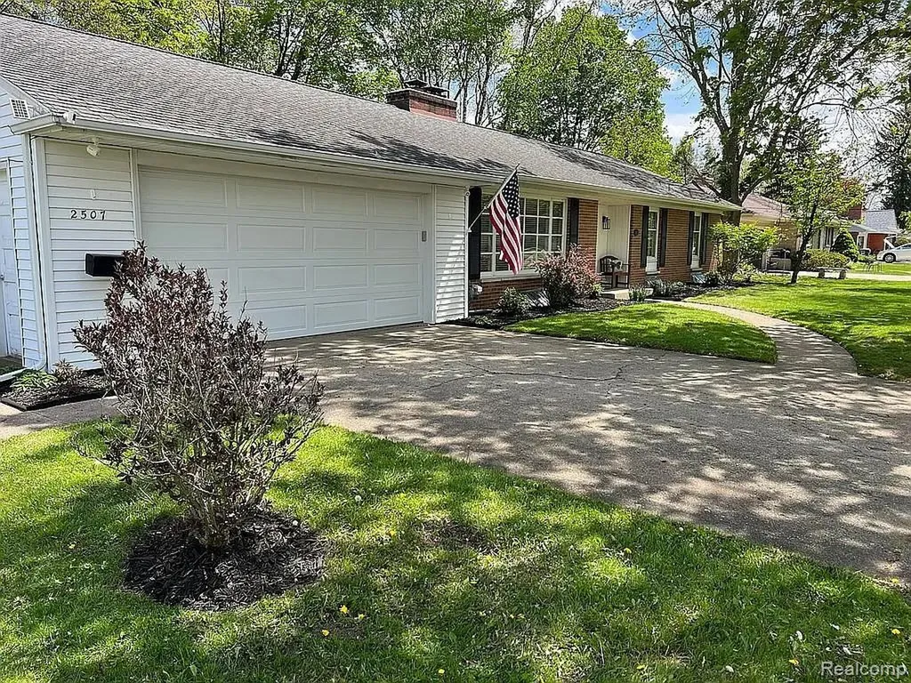 2507 Carlyle Drive Kalamazoo City MI 49008