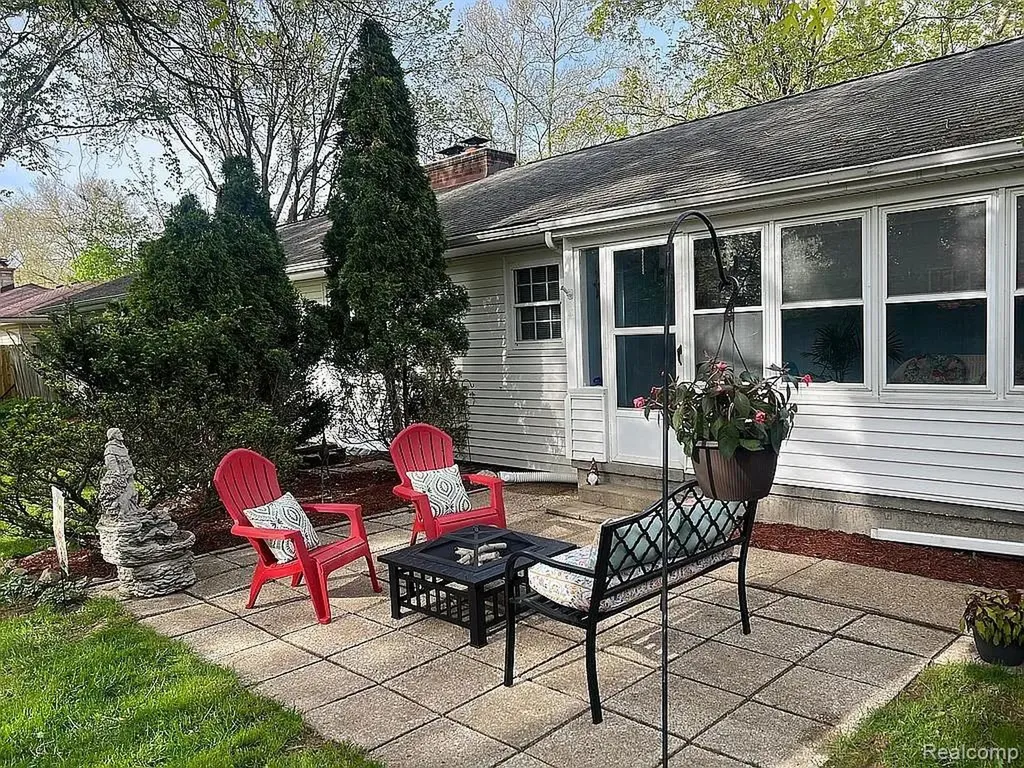 2507 Carlyle Drive Kalamazoo City MI 49008