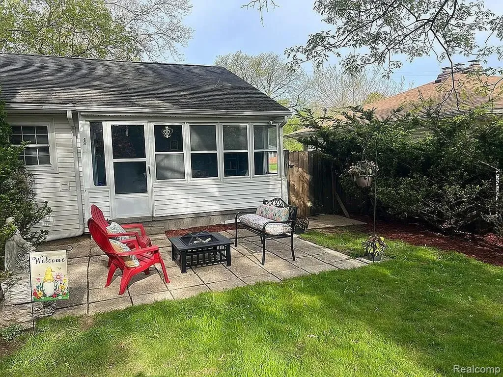 2507 Carlyle Drive Kalamazoo City MI 49008