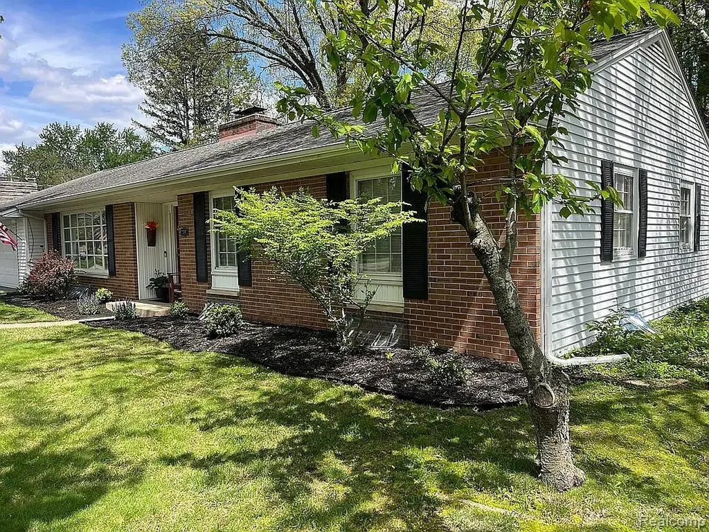 2507 Carlyle Drive Kalamazoo City MI 49008
