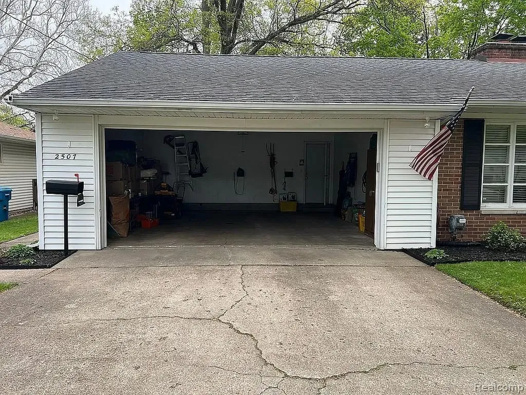 2507 Carlyle Drive Kalamazoo City MI 49008