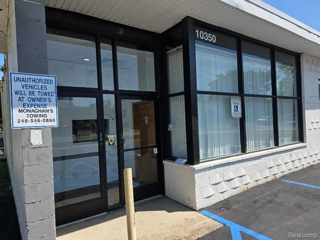 10350 W 9 Mile Road Oak Park City MI 48237