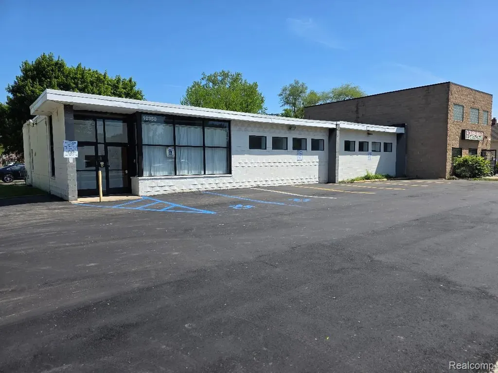 10350 W 9 Mile Road Oak Park City MI 48237