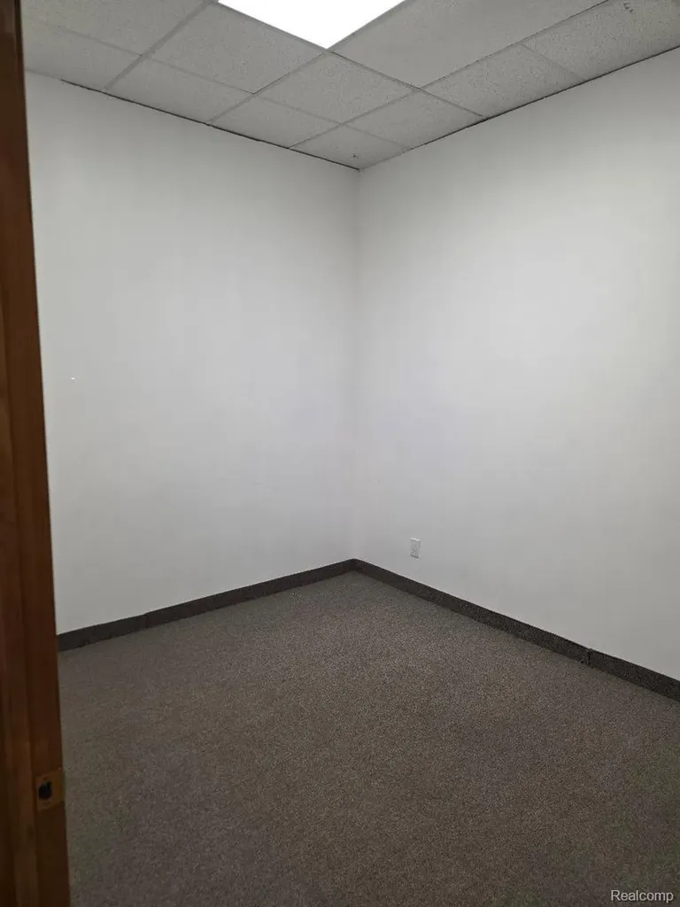 10350 W 9 Mile Road Oak Park City MI 48237