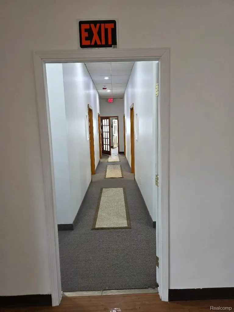 10350 W 9 Mile Road Oak Park City MI 48237