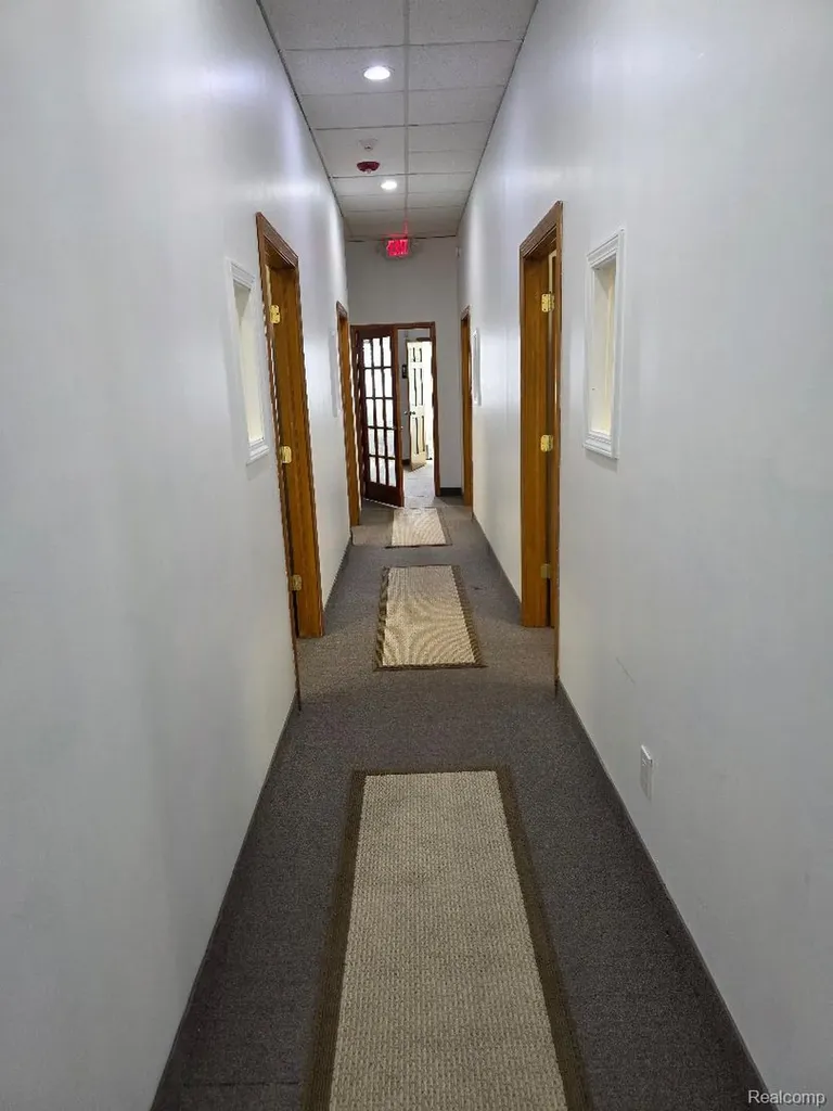 10350 W 9 Mile Road Oak Park City MI 48237
