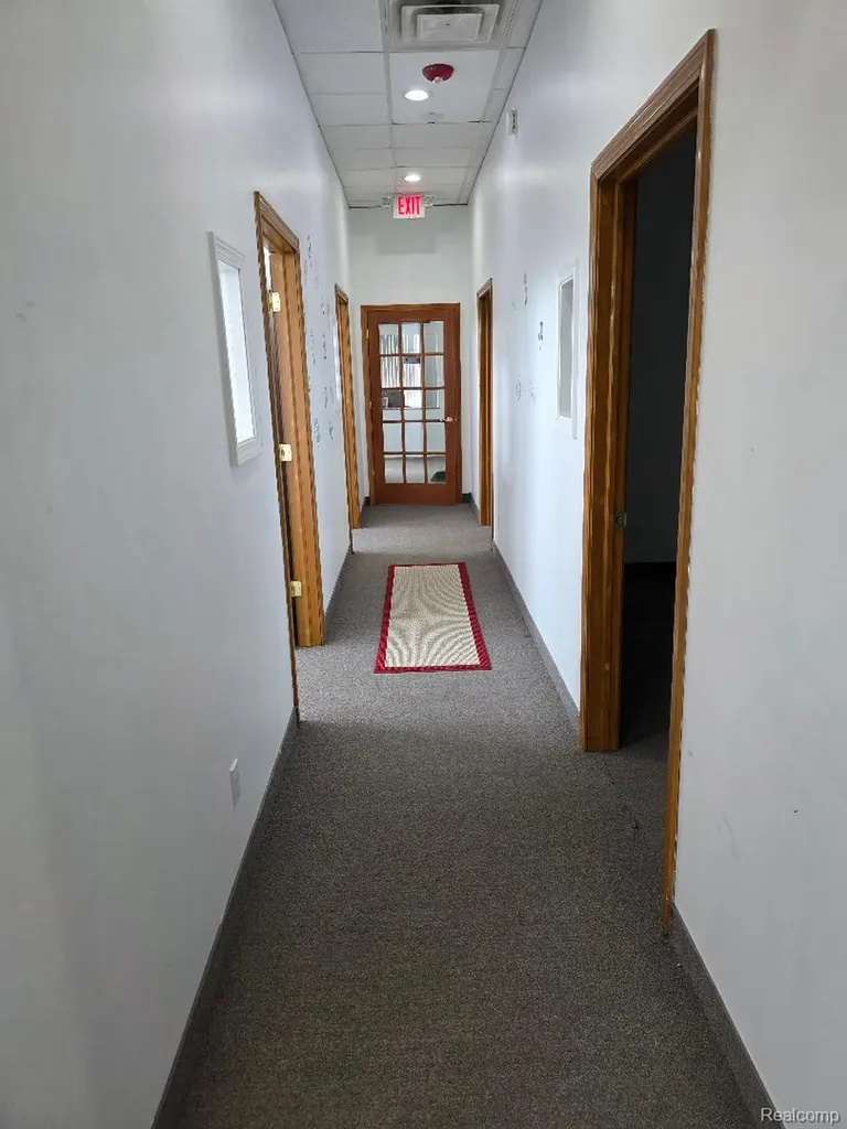 10350 W 9 Mile Road Oak Park City MI 48237