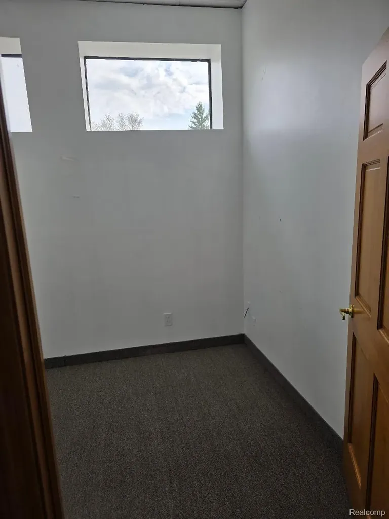 10350 W 9 Mile Road Oak Park City MI 48237