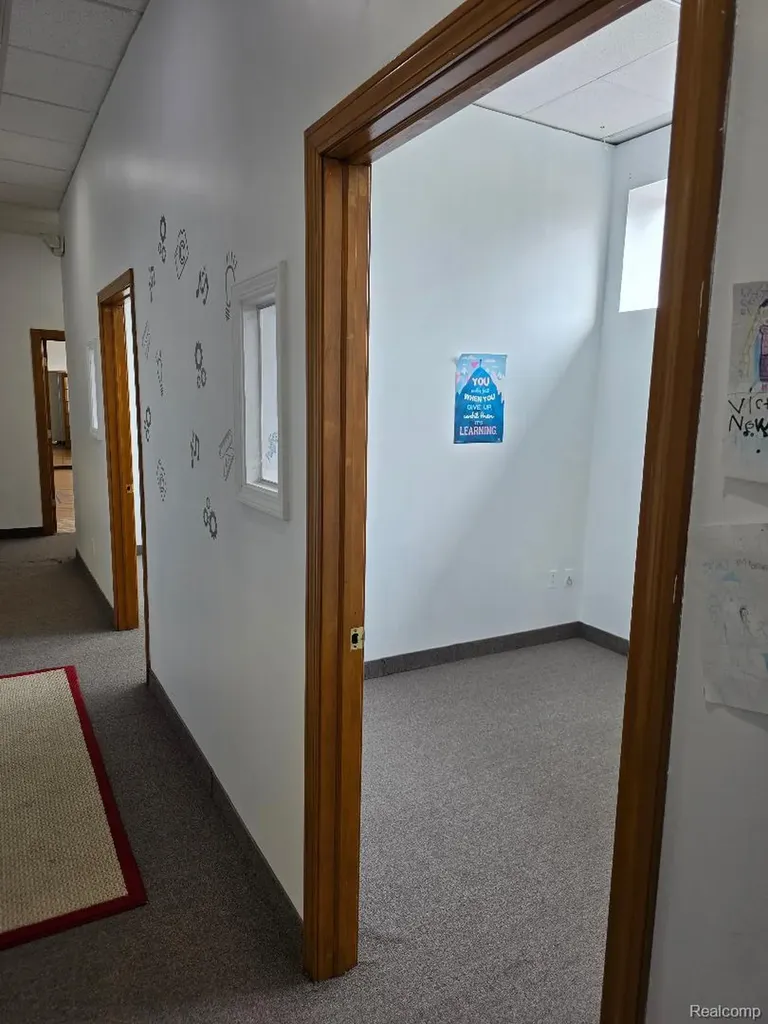 10350 W 9 Mile Road Oak Park City MI 48237
