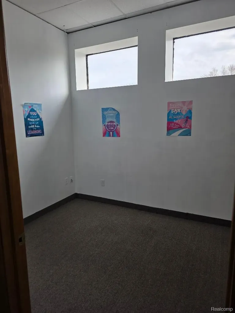 10350 W 9 Mile Road Oak Park City MI 48237