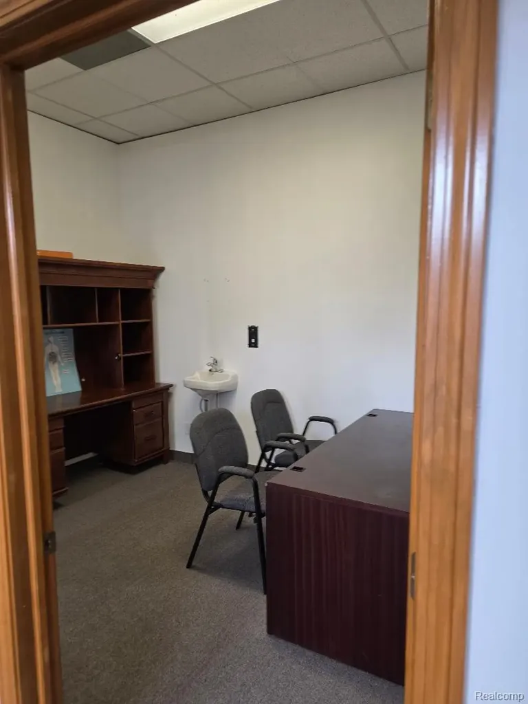 10350 W 9 Mile Road Oak Park City MI 48237