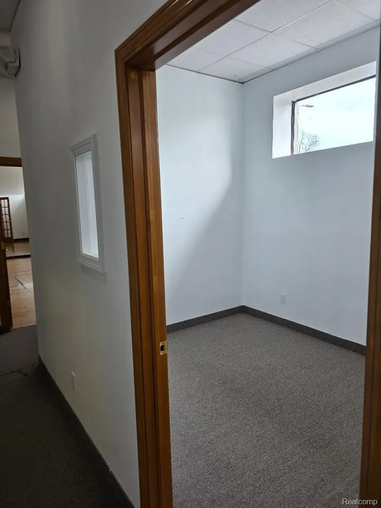 10350 W 9 Mile Road Oak Park City MI 48237