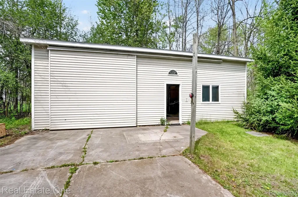 8391 E Court Street Davison Township MI 48423