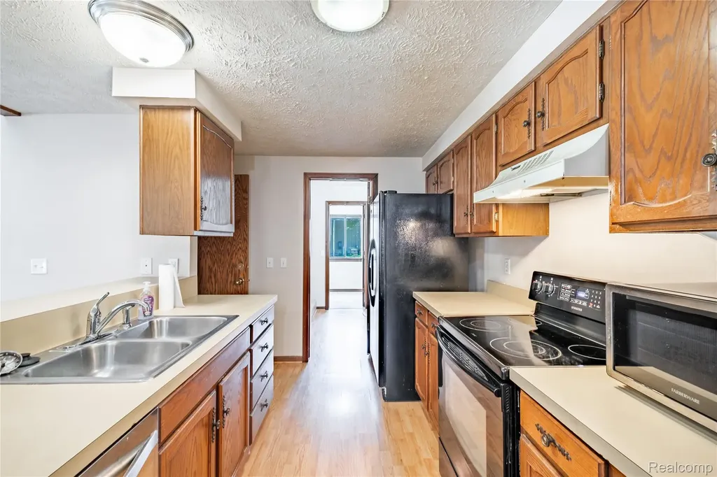 2925 Staten Avenue Lansing City MI 48910