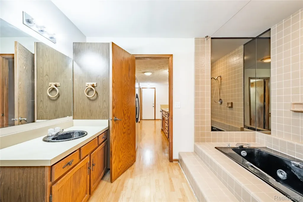 2925 Staten Avenue Lansing City MI 48910