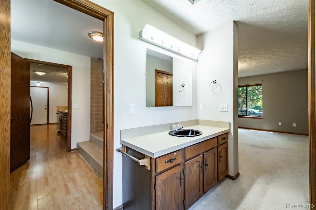 2925 Staten Avenue Lansing City MI 48910