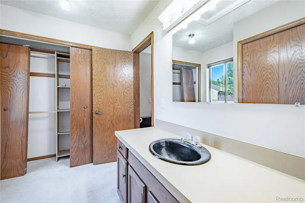 2925 Staten Avenue Lansing City MI 48910