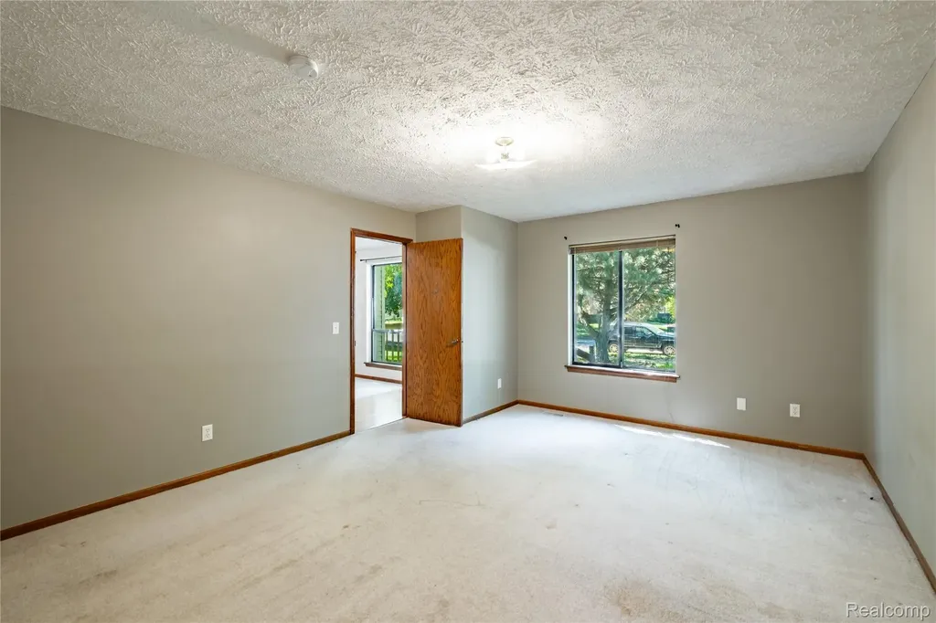 2925 Staten Avenue Lansing City MI 48910