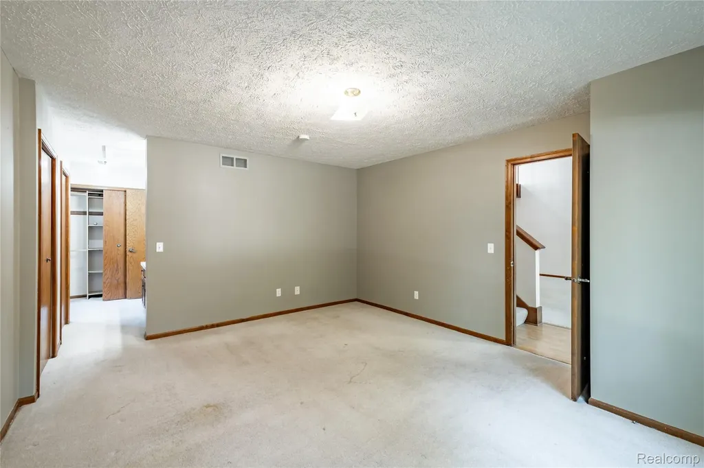 2925 Staten Avenue Lansing City MI 48910