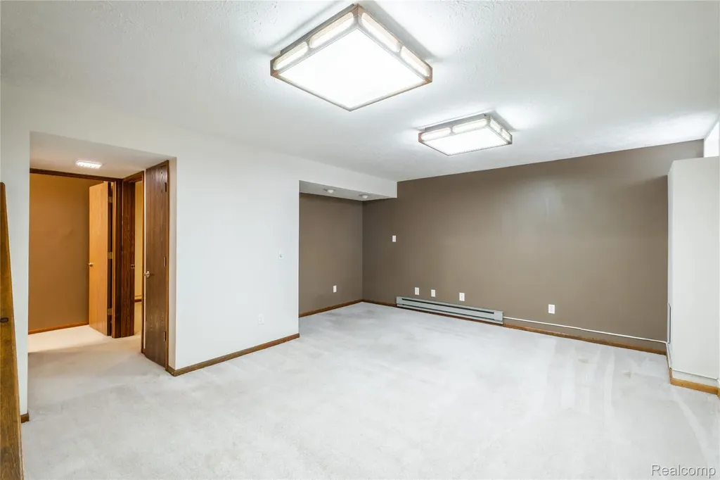 2925 Staten Avenue Lansing City MI 48910